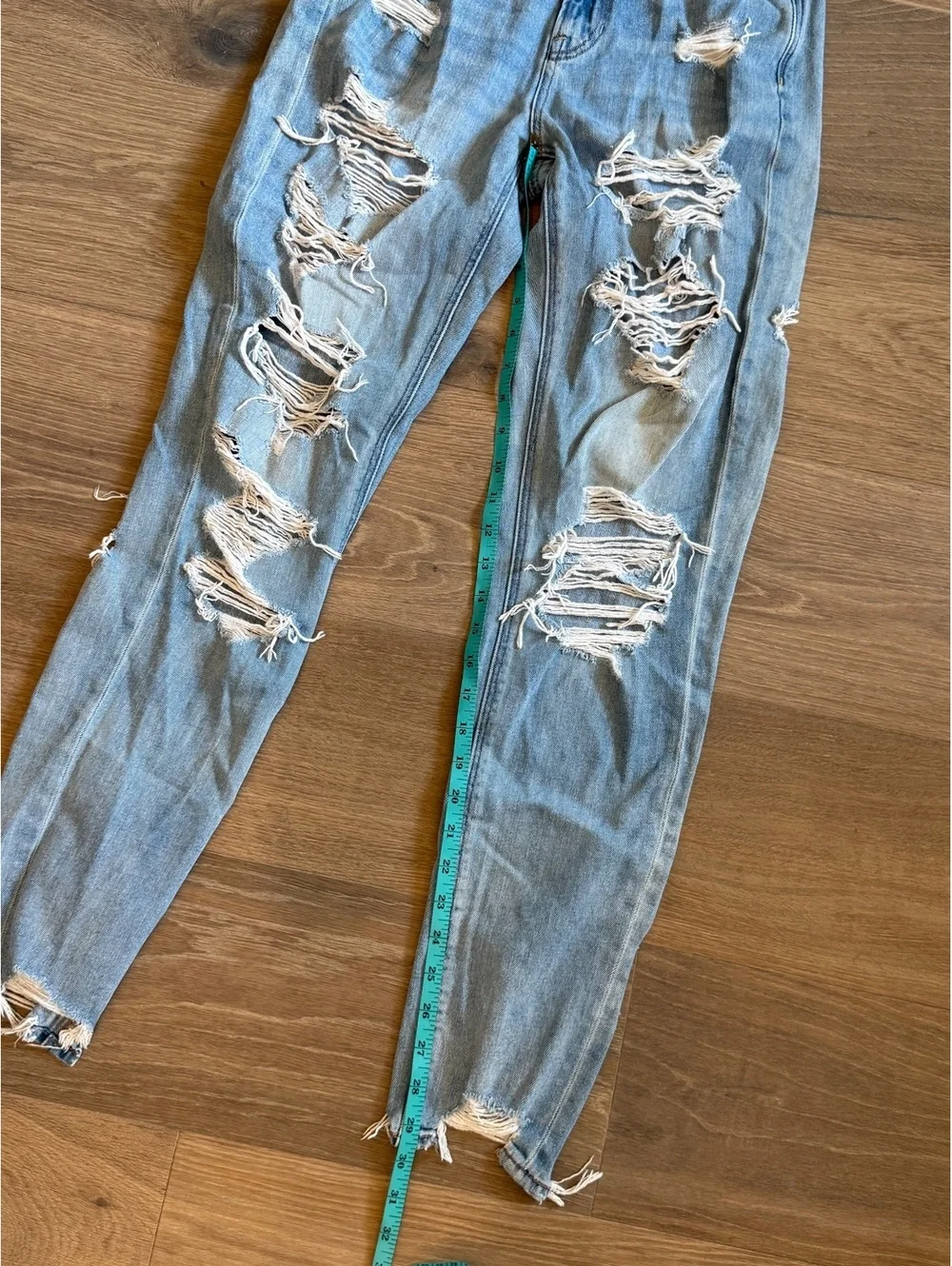 American Eagle Light Wash Distressed Skinny Jeans